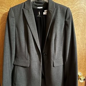 Calvin Klein suit with sleeveless top size 6 petite gray